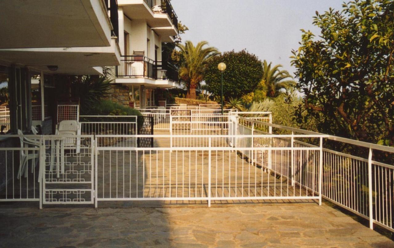 دْيانو مارينا Residence La Carruba المظهر الخارجي الصورة